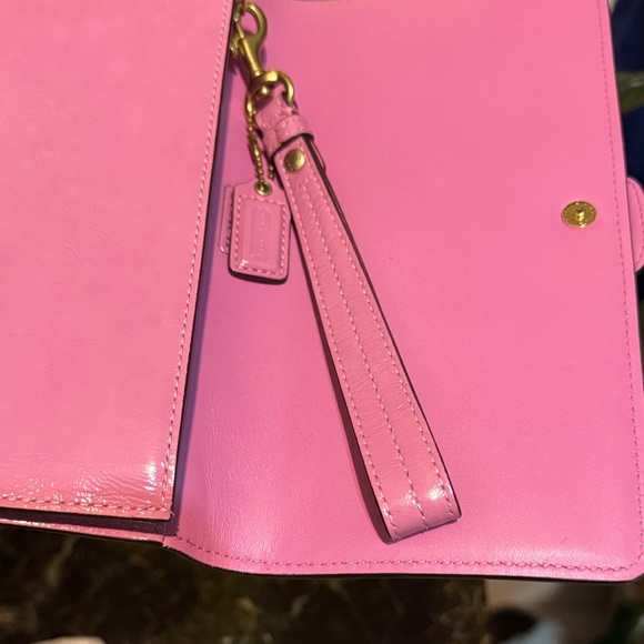 Coach y2k Bleecker patent pink Leather Wristlet with Gold Buckle - Picture 9 of 9